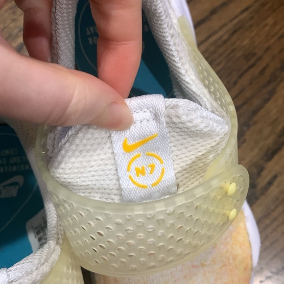 Good Condition Nike Women’s Sock Dart Shoes White/Orange Glow/Yellow Size 5 - Picture 14 of 15